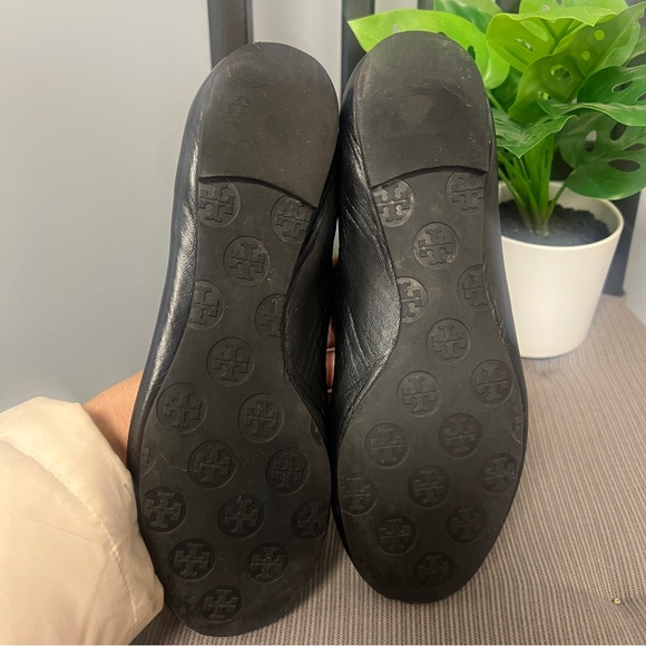 Tory Burch Reva Black Leather Ballerina Flats Gold Medallion Women's Size 7.5M - Picture 5 of 11